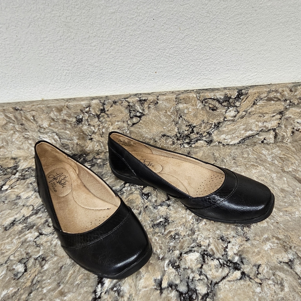 Shoes - Picture 3 of 5